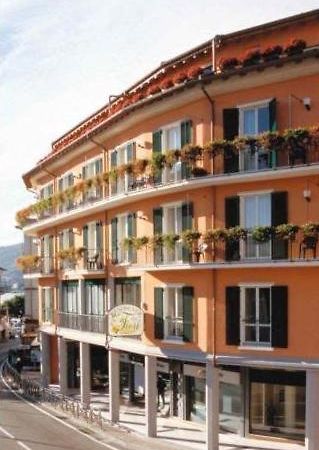 באוונו Hotel Residence Dei Fiori מראה חיצוני תמונה