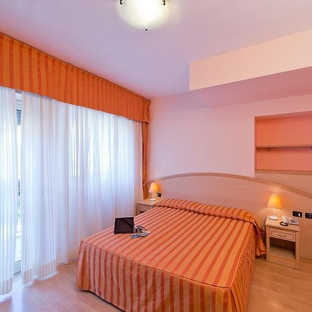 באוונו Hotel Residence Dei Fiori מראה חיצוני תמונה