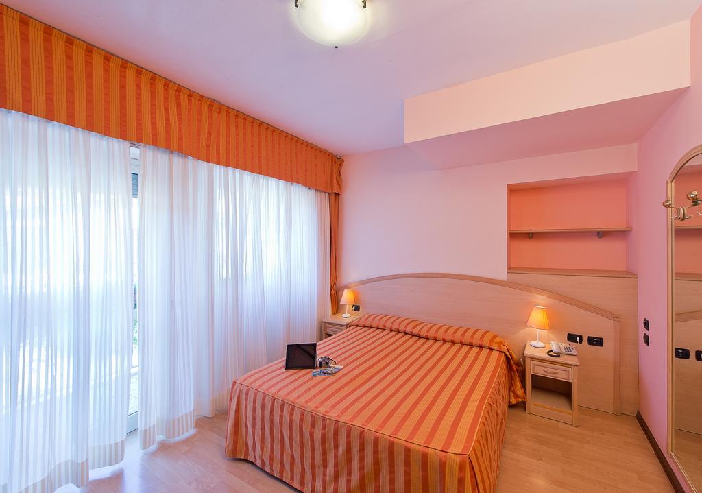 באוונו Hotel Residence Dei Fiori מראה חיצוני תמונה