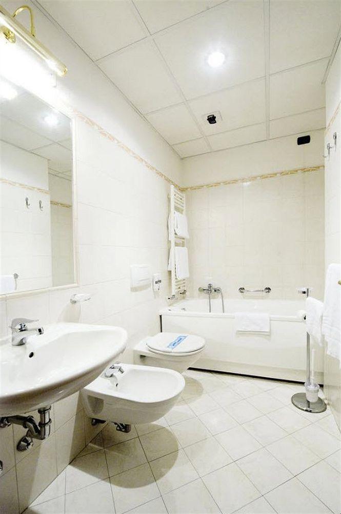 באוונו Hotel Residence Dei Fiori מראה חיצוני תמונה