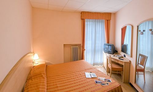באוונו Hotel Residence Dei Fiori מראה חיצוני תמונה