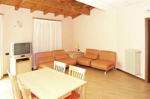 באוונו Hotel Residence Dei Fiori מראה חיצוני תמונה