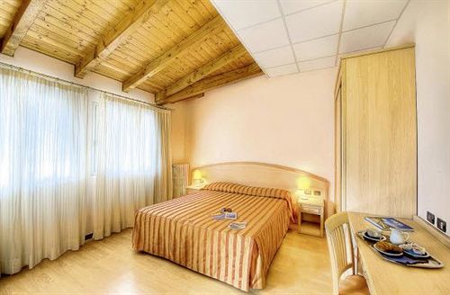 באוונו Hotel Residence Dei Fiori מראה חיצוני תמונה