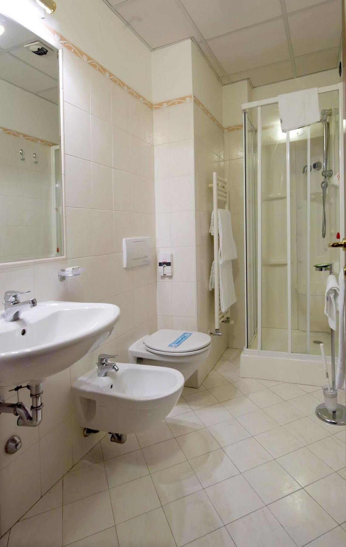 באוונו Hotel Residence Dei Fiori מראה חיצוני תמונה
