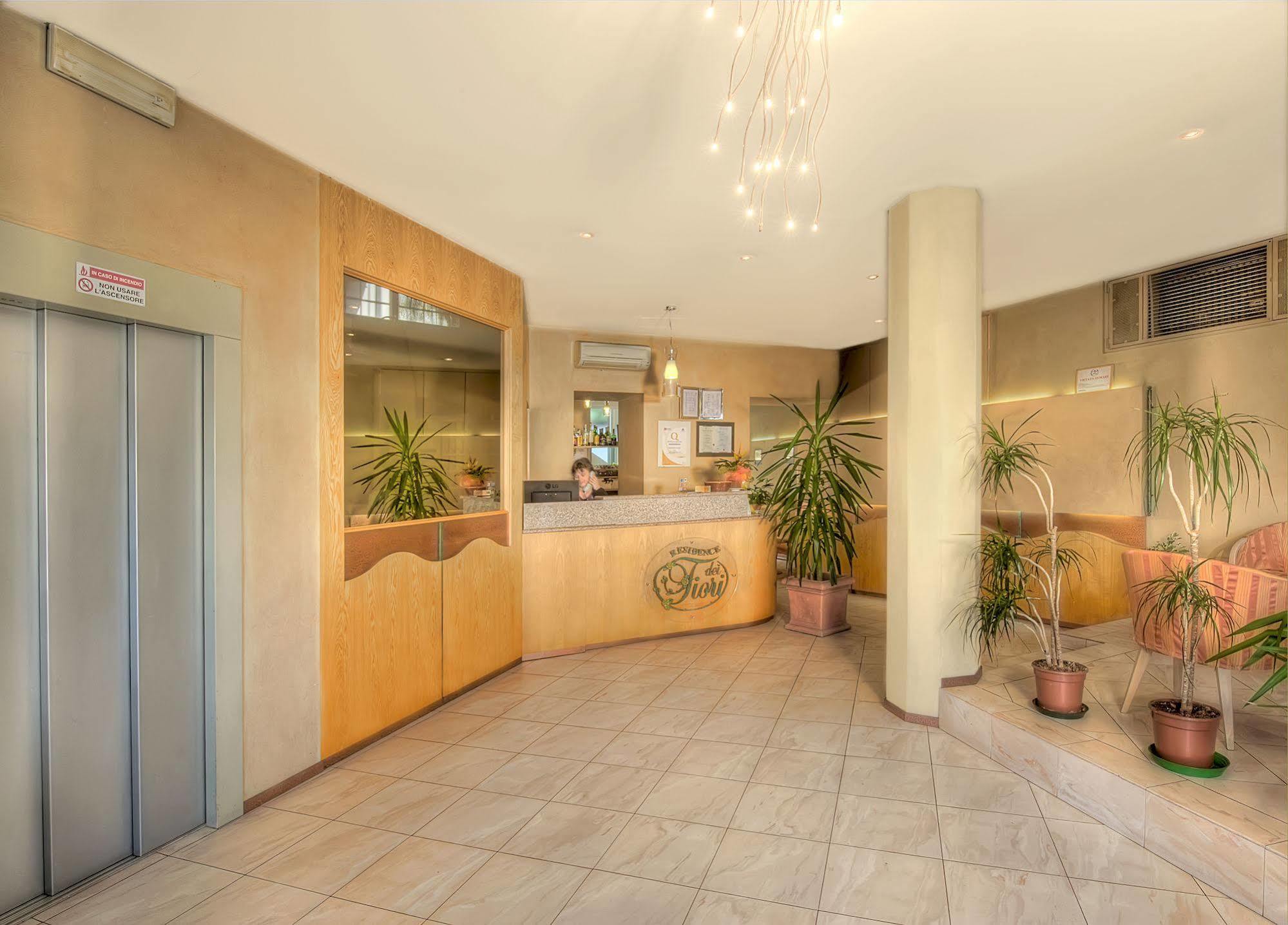 באוונו Hotel Residence Dei Fiori מראה חיצוני תמונה