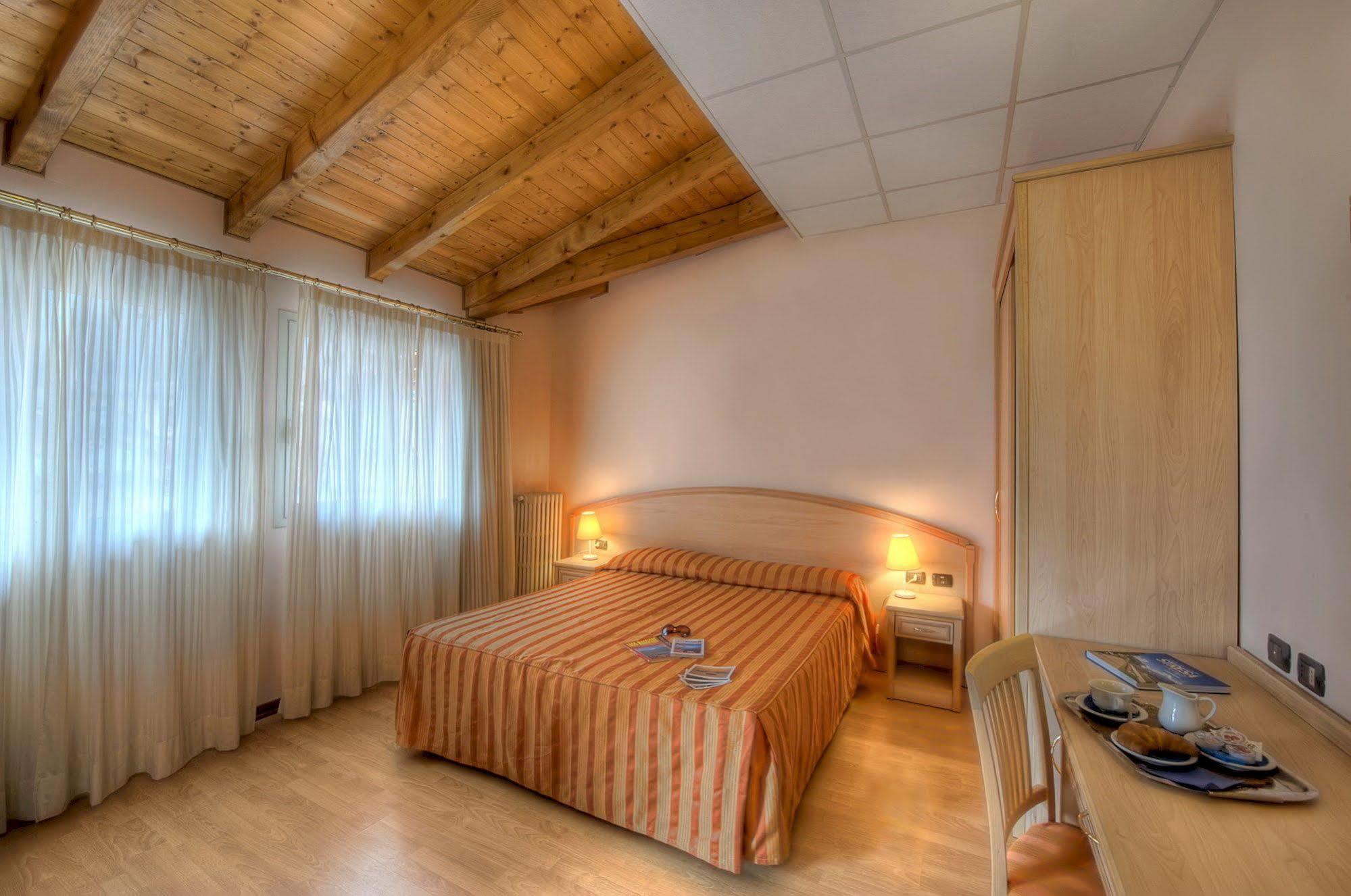 באוונו Hotel Residence Dei Fiori מראה חיצוני תמונה